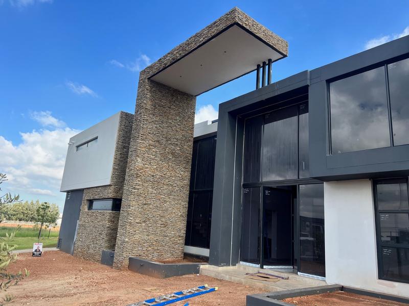 5 Bedroom Property for Sale in Midstream Heights Gauteng