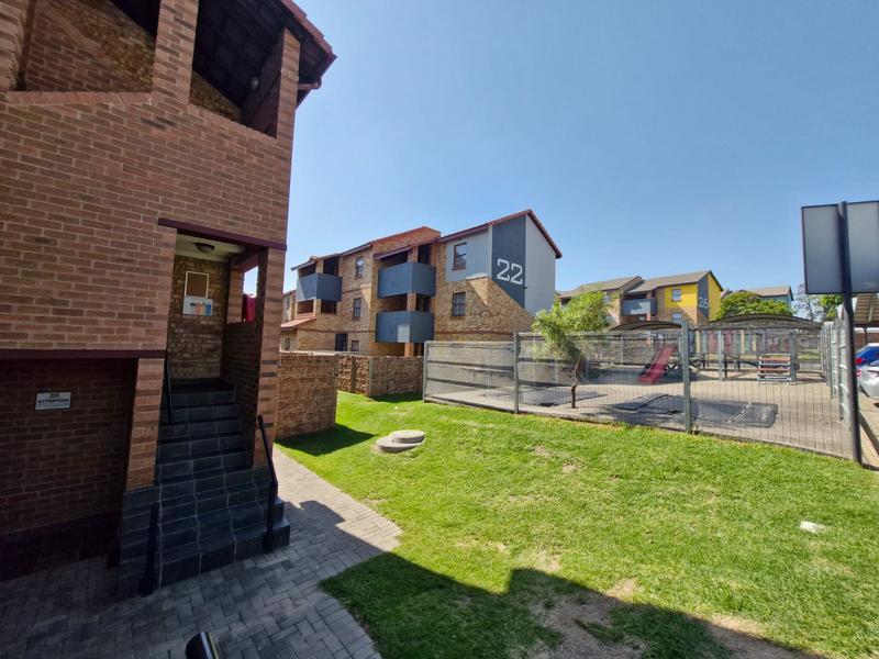 To Let 2 Bedroom Property for Rent in Noordwyk Gauteng