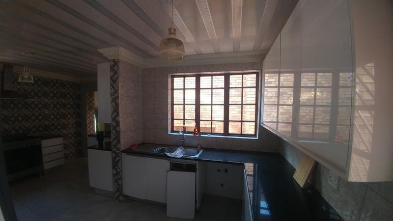 5 Bedroom Property for Sale in Amandasig Gauteng