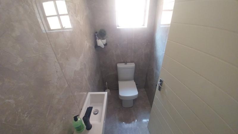 5 Bedroom Property for Sale in Amandasig Gauteng