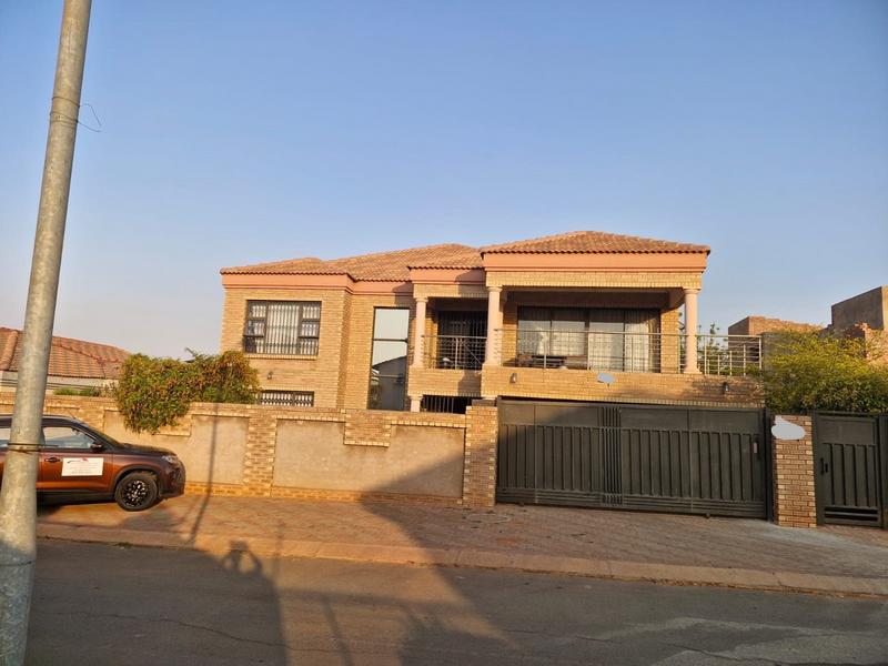 5 Bedroom Property for Sale in The Orchards Gauteng