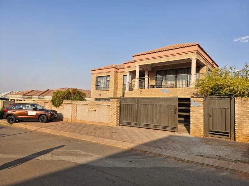 5 Bedroom Property for Sale in The Orchards Gauteng