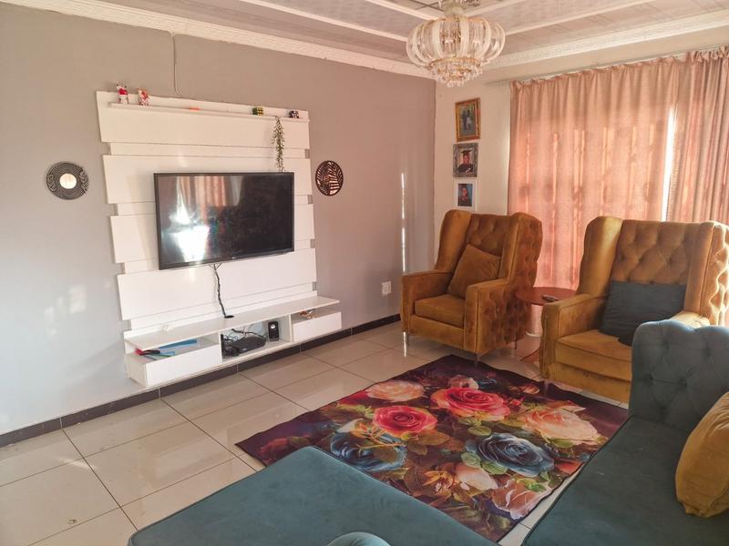 5 Bedroom Property for Sale in The Orchards Gauteng