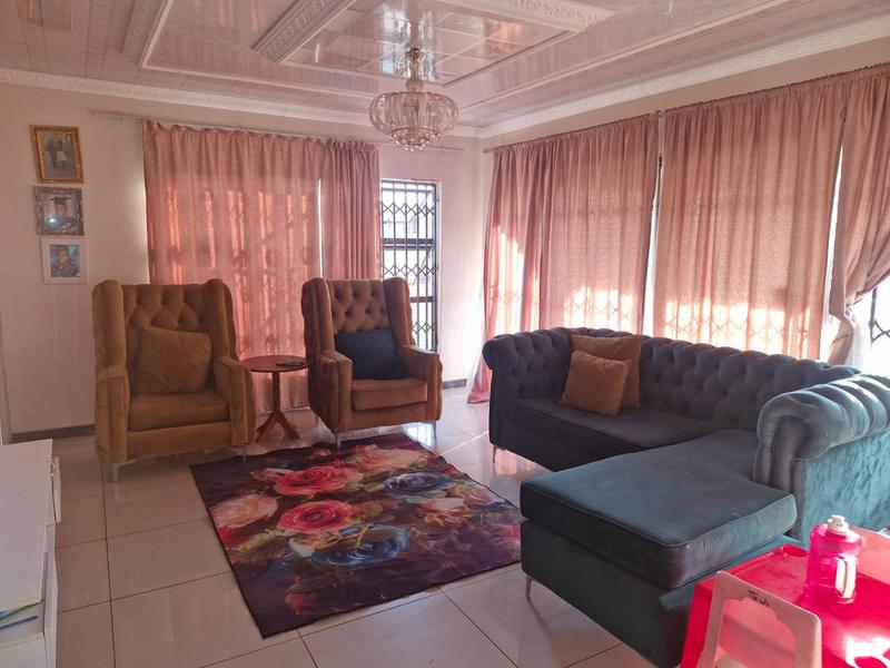 5 Bedroom Property for Sale in The Orchards Gauteng