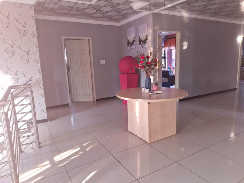 5 Bedroom Property for Sale in The Orchards Gauteng