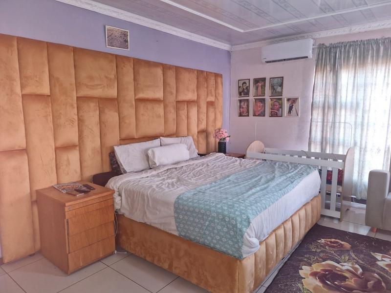 5 Bedroom Property for Sale in The Orchards Gauteng