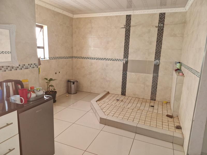 5 Bedroom Property for Sale in The Orchards Gauteng