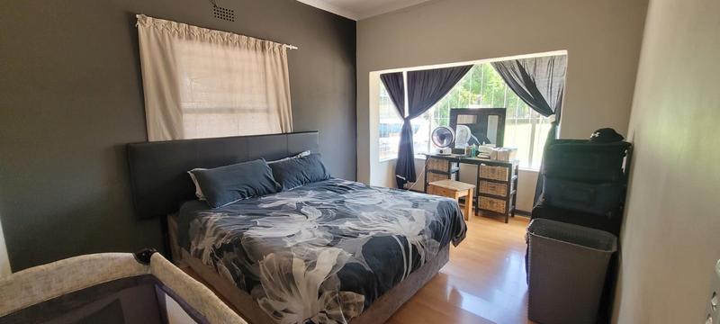 6 Bedroom Property for Sale in Brackendowns Gauteng