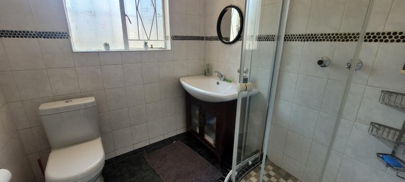 6 Bedroom Property for Sale in Brackendowns Gauteng