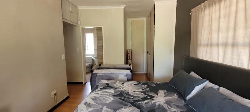 6 Bedroom Property for Sale in Brackendowns Gauteng