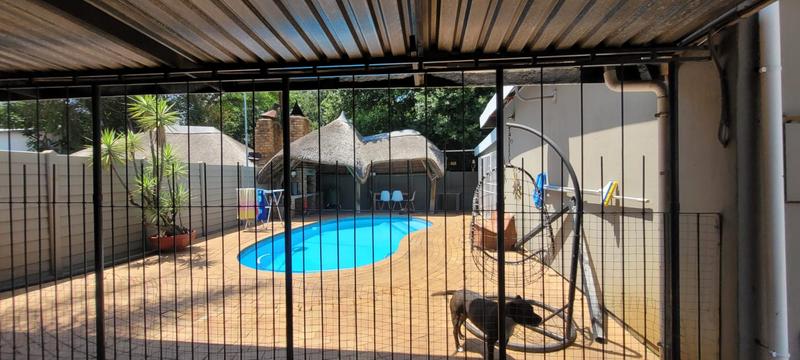 6 Bedroom Property for Sale in Brackendowns Gauteng