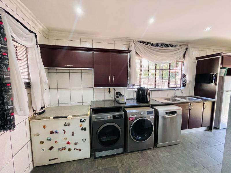 4 Bedroom Property for Sale in Brackenhurst Gauteng