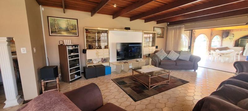 5 Bedroom Property for Sale in Brackenhurst Gauteng