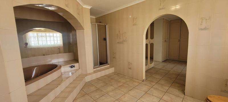 5 Bedroom Property for Sale in Brackenhurst Gauteng