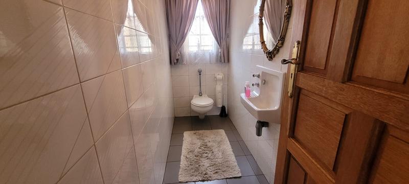 5 Bedroom Property for Sale in Brackenhurst Gauteng