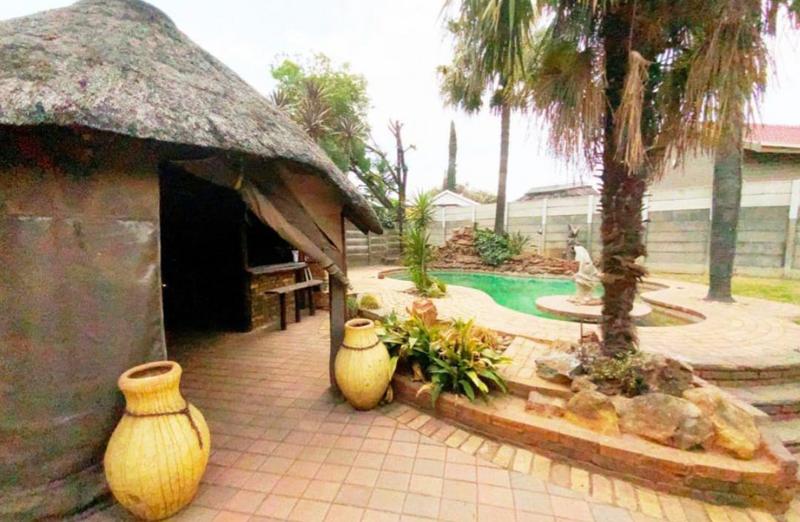 4 Bedroom Property for Sale in Verwoerdpark Gauteng