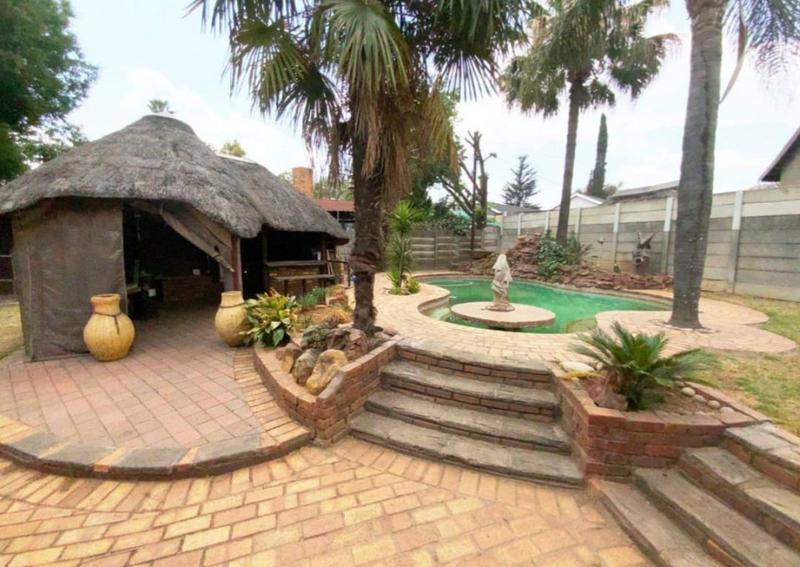 4 Bedroom Property for Sale in Verwoerdpark Gauteng