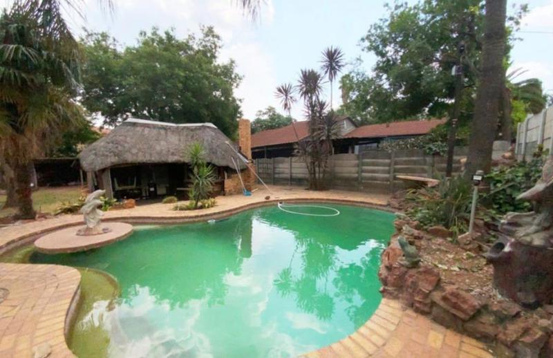 4 Bedroom Property for Sale in Verwoerdpark Gauteng