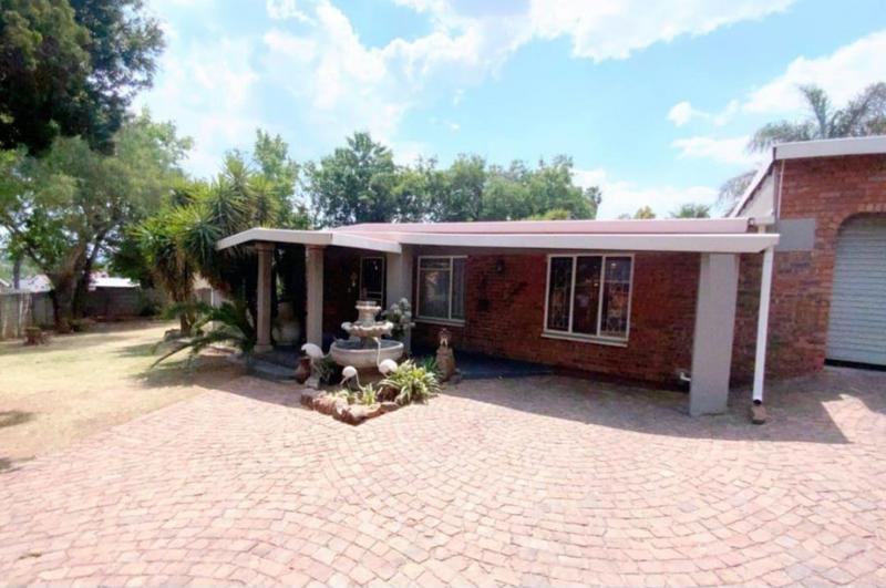 4 Bedroom Property for Sale in Verwoerdpark Gauteng