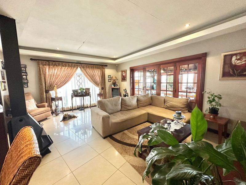 4 Bedroom Property for Sale in Oakdene Gauteng