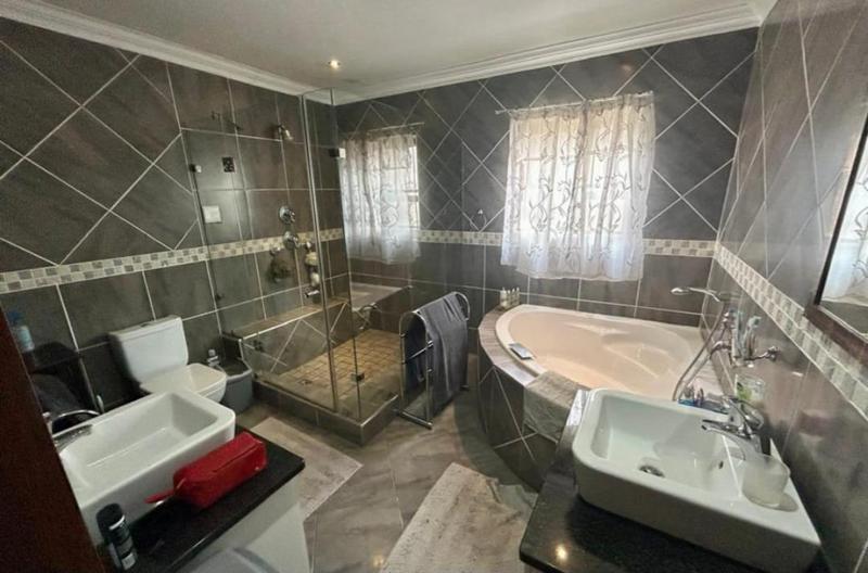 4 Bedroom Property for Sale in Aspen Hills Gauteng