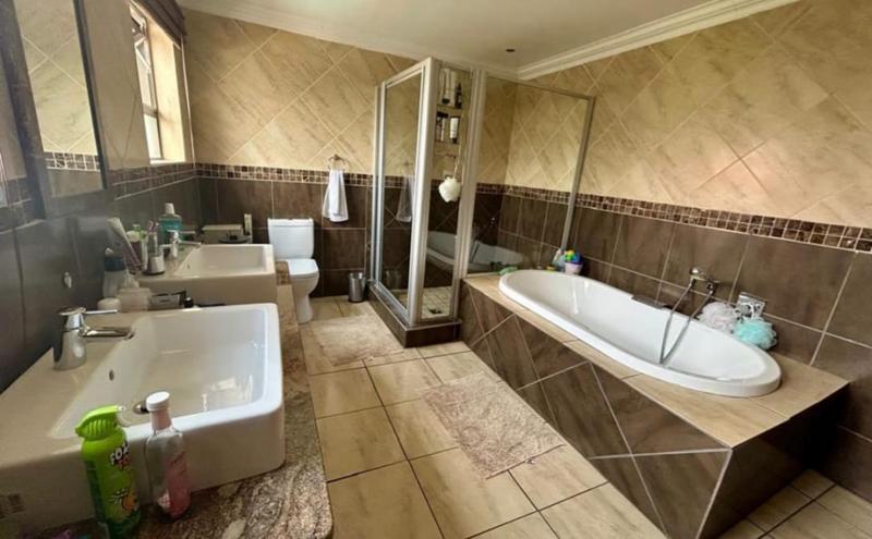 4 Bedroom Property for Sale in Aspen Hills Gauteng