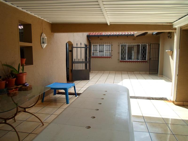 4 Bedroom Property for Sale in Florida Hills Gauteng