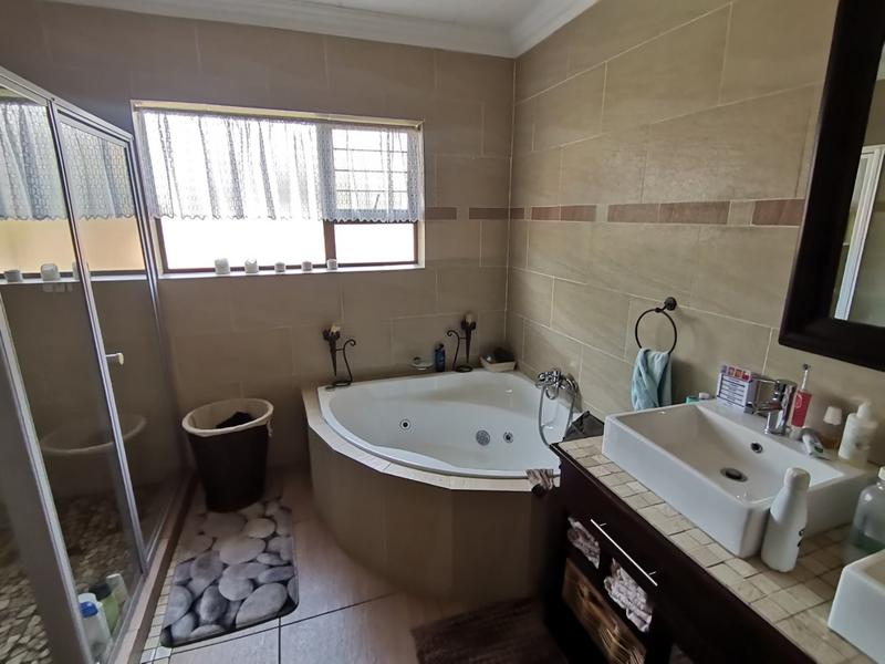 4 Bedroom Property for Sale in Vanderbijlpark SE 8 Gauteng