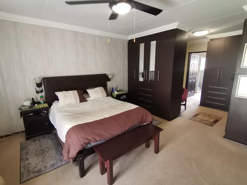 4 Bedroom Property for Sale in Vanderbijlpark SE 8 Gauteng