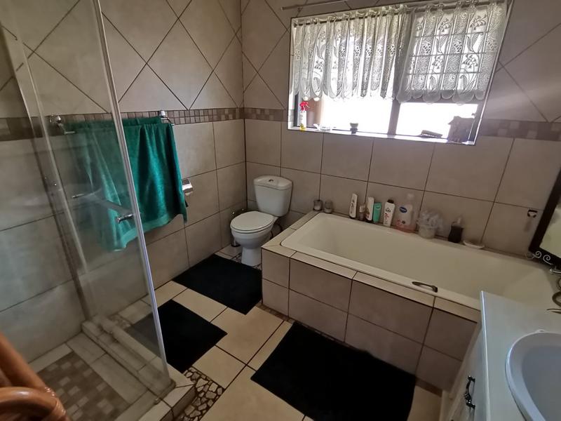 4 Bedroom Property for Sale in Vanderbijlpark SE 8 Gauteng