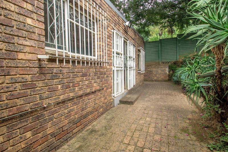 To Let 3 Bedroom Property for Rent in Blairgowrie Gauteng