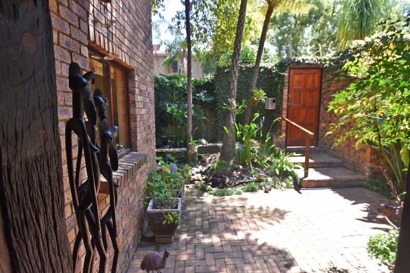 4 Bedroom Property for Sale in Benmore Gardens Gauteng