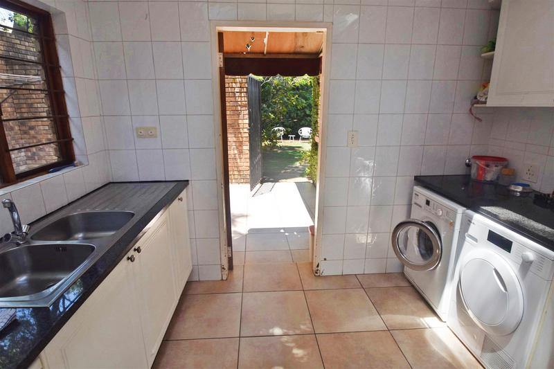 4 Bedroom Property for Sale in Benmore Gardens Gauteng