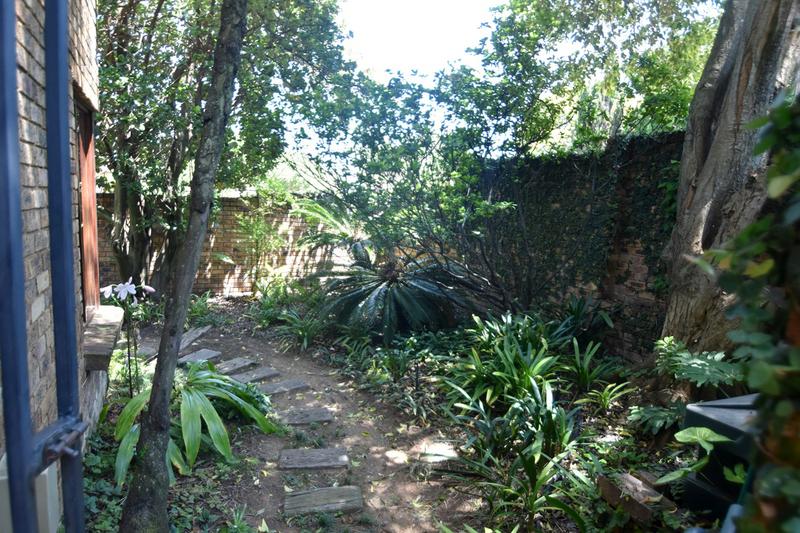 4 Bedroom Property for Sale in Benmore Gardens Gauteng