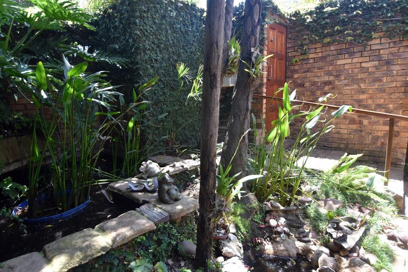 4 Bedroom Property for Sale in Benmore Gardens Gauteng