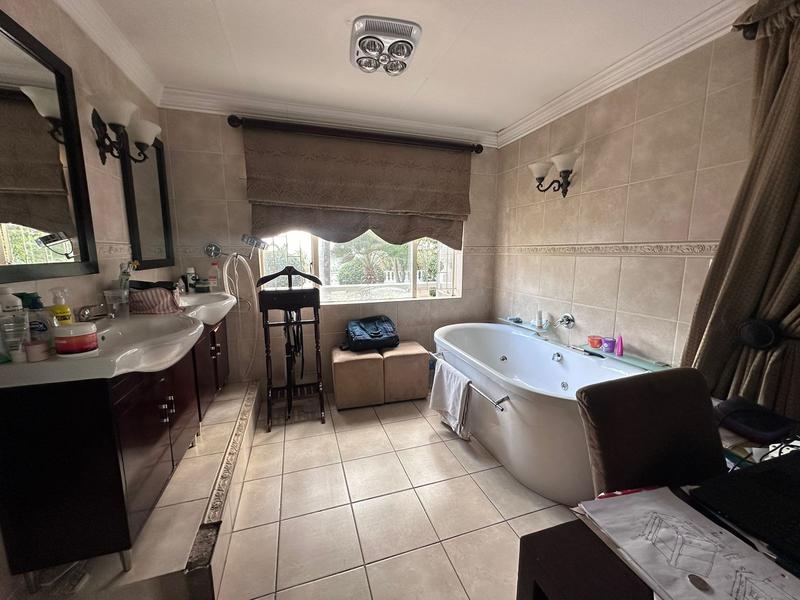 7 Bedroom Property for Sale in Waterkloof Ridge Gauteng