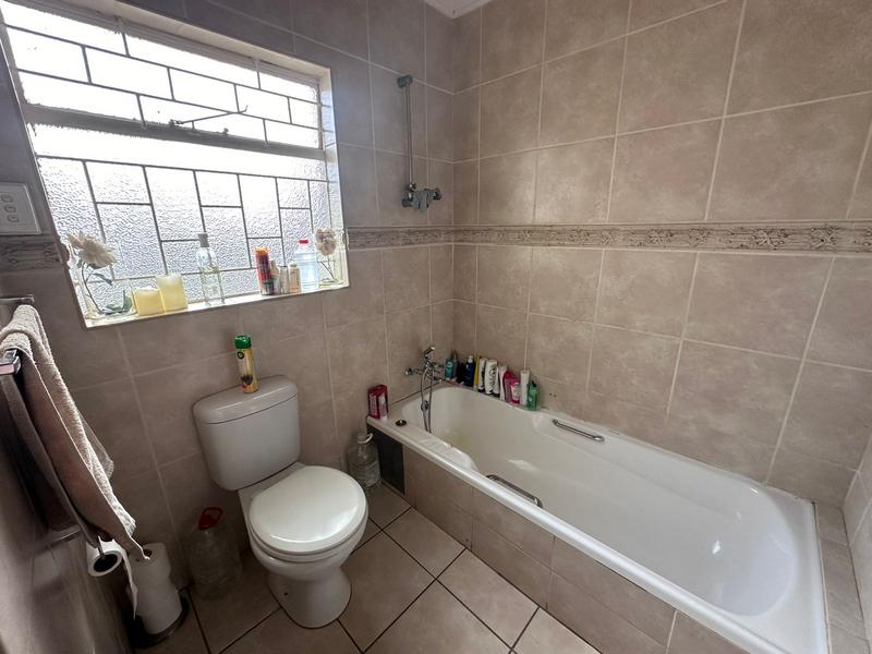 7 Bedroom Property for Sale in Waterkloof Ridge Gauteng