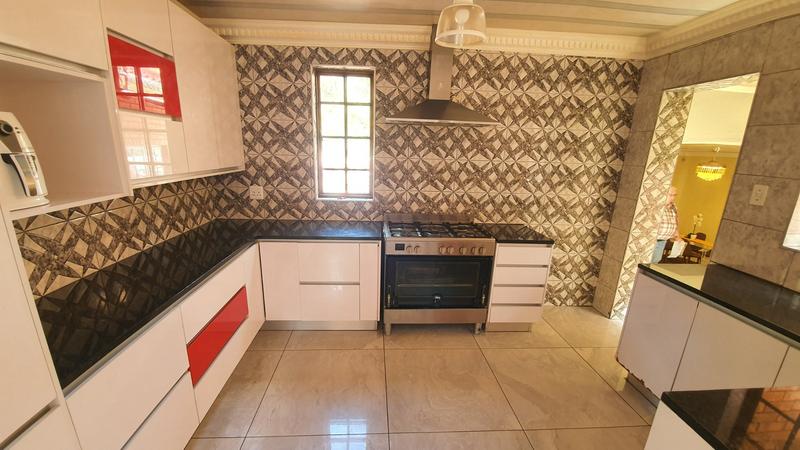 5 Bedroom Property for Sale in Amandasig Gauteng