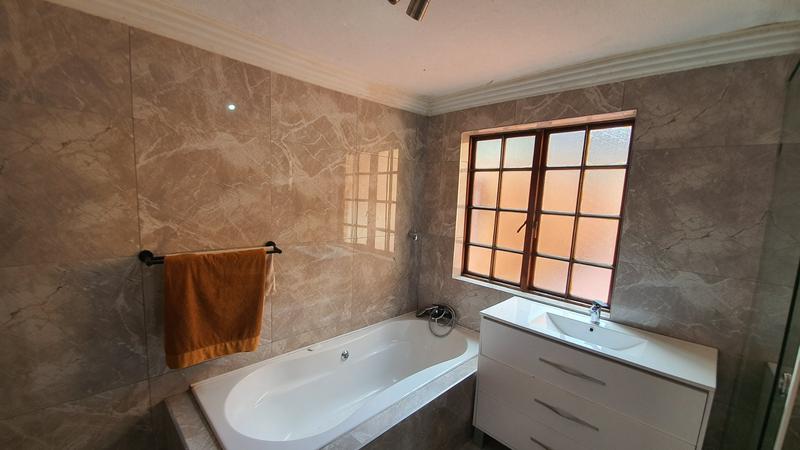 5 Bedroom Property for Sale in Amandasig Gauteng