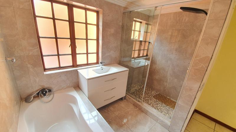 5 Bedroom Property for Sale in Amandasig Gauteng