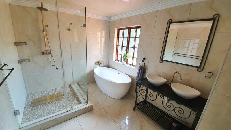 5 Bedroom Property for Sale in Amandasig Gauteng