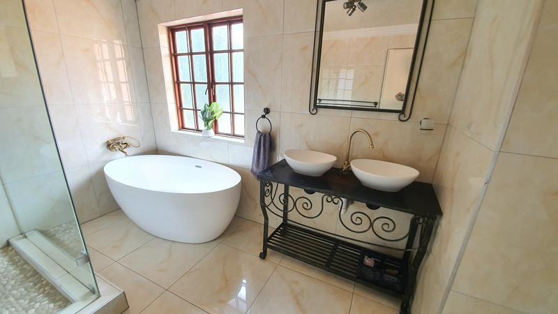 5 Bedroom Property for Sale in Amandasig Gauteng