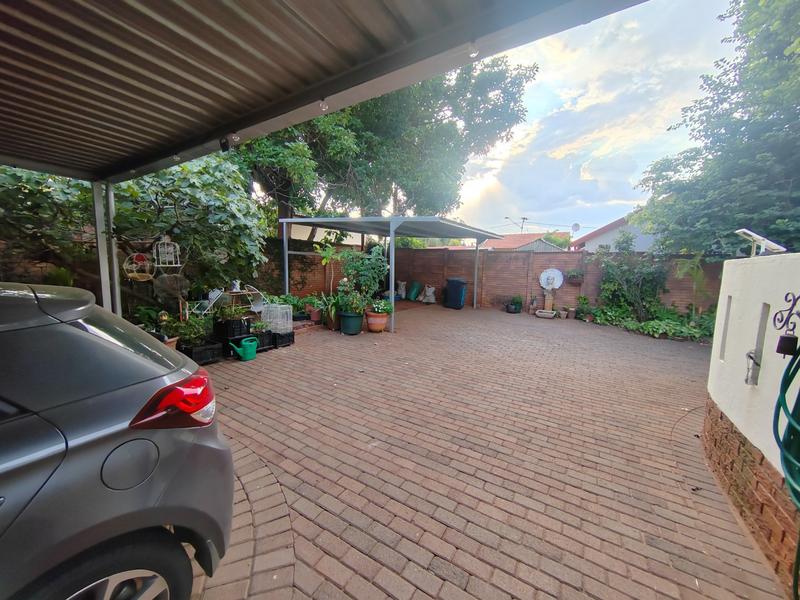 3 Bedroom Property for Sale in Dorandia Gauteng