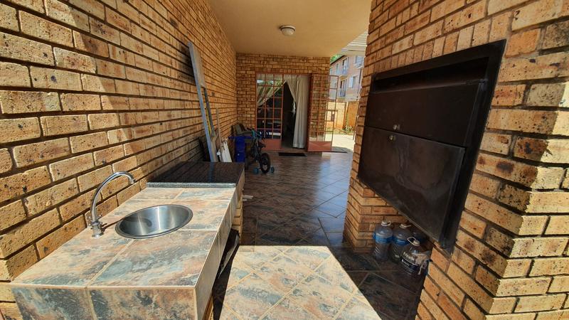 4 Bedroom Property for Sale in Pretoria North Gauteng