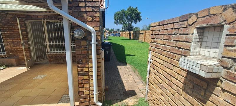 2 Bedroom Property for Sale in Witfield Gauteng