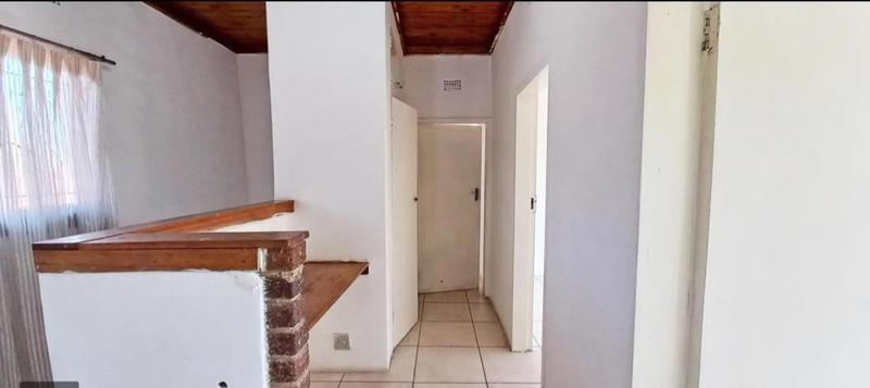 To Let 6 Bedroom Property for Rent in Wychwood Gauteng