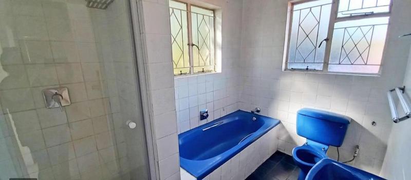 To Let 6 Bedroom Property for Rent in Wychwood Gauteng