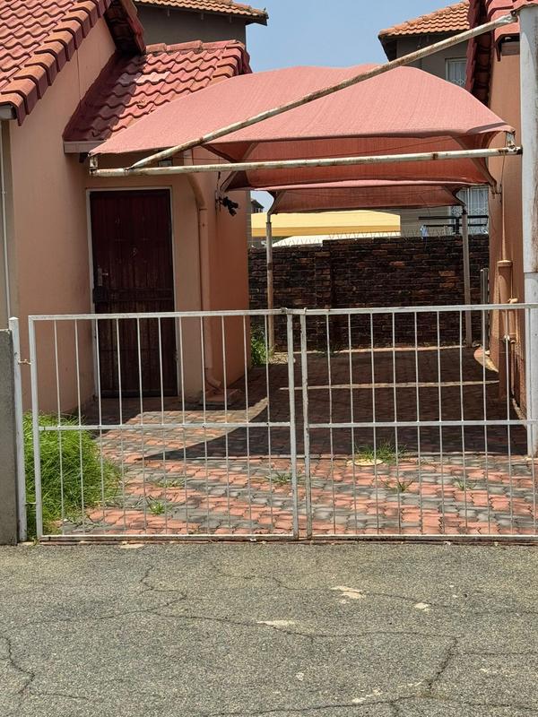 To Let 2 Bedroom Property for Rent in Ormonde Gauteng