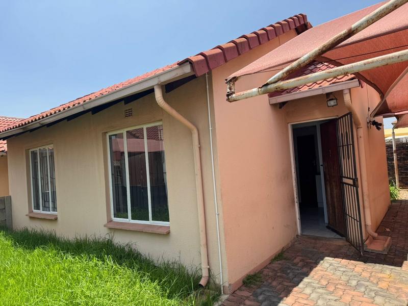 To Let 2 Bedroom Property for Rent in Ormonde Gauteng