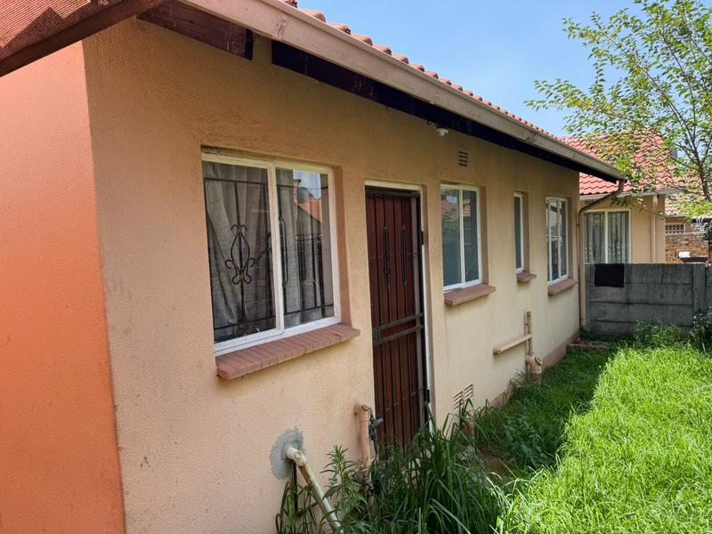 To Let 2 Bedroom Property for Rent in Ormonde Gauteng